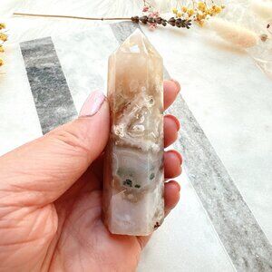 Gorgeous Extra Small Flower Agate Tower